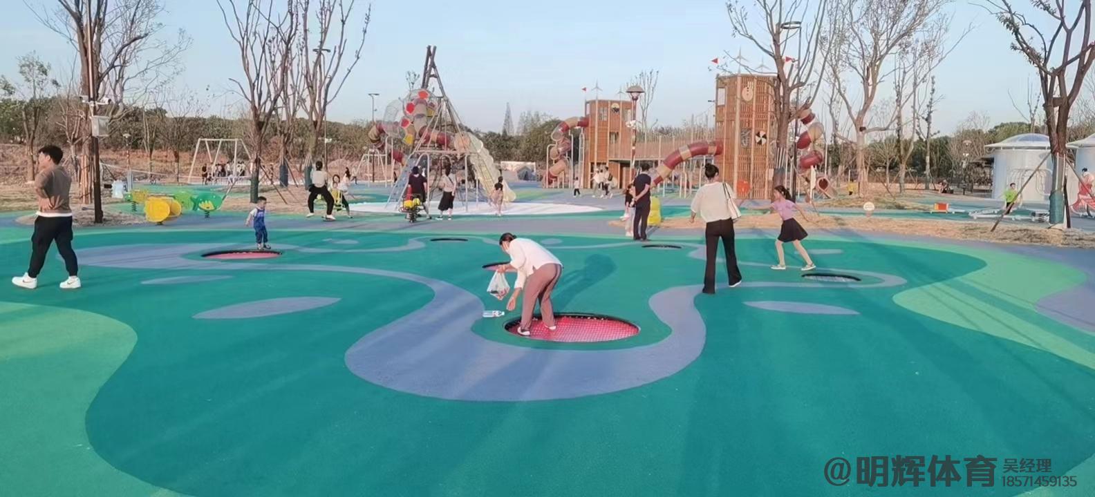 关于公园跑道是用什么材料做成的